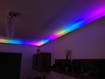 Применение RGB светодиодной ленты для подсветки потолка