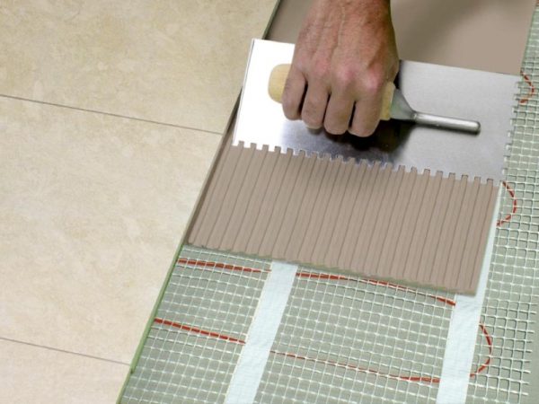 Эластичный клей Для монтажа теплого пола требуются специальные теплостойкие составы